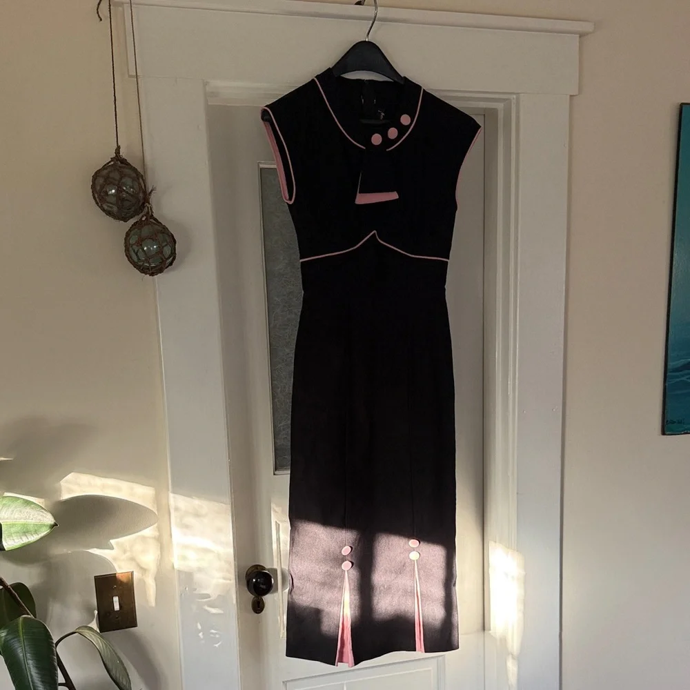 Stop Staring! bombshell dress - medium - Picture 2 of 6